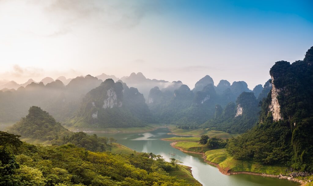 rays-of-light-shining-through-the-mountains-2024-11-29-05-18-39-utc